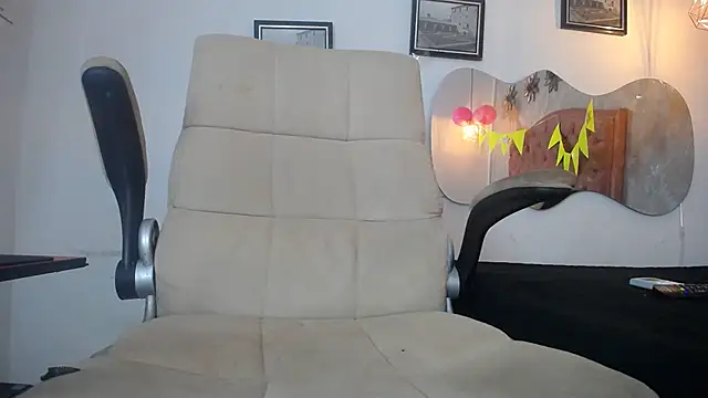 LAURA SMIITH online show from September 26, 12:01 pm