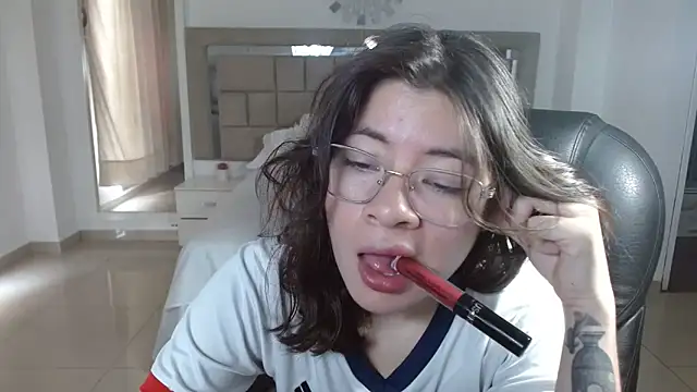 zoecruzz online show from November 11, 3:07 pm