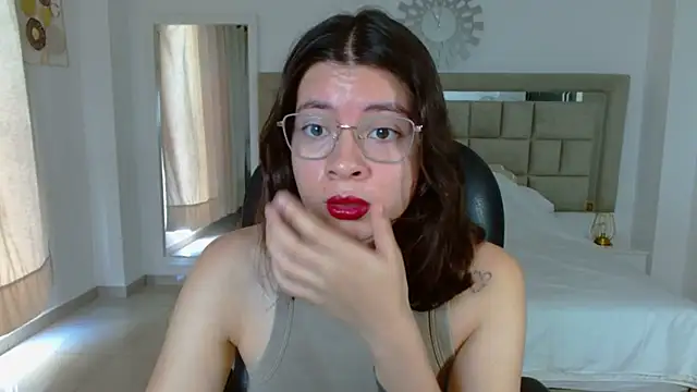 zoecruzz online show from October 22, 3:11 pm