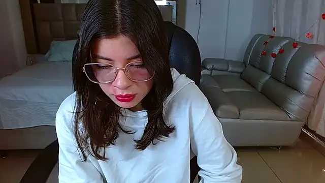 zoecruzz online show from February 28, 2:17 pm