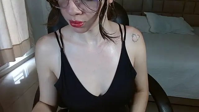 zoecruzz online show from November 29, 3:12 pm