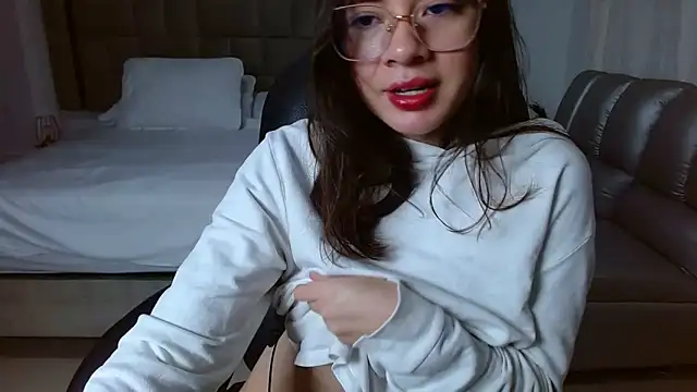 zoecruzz online show from February 13, 2:28 pm