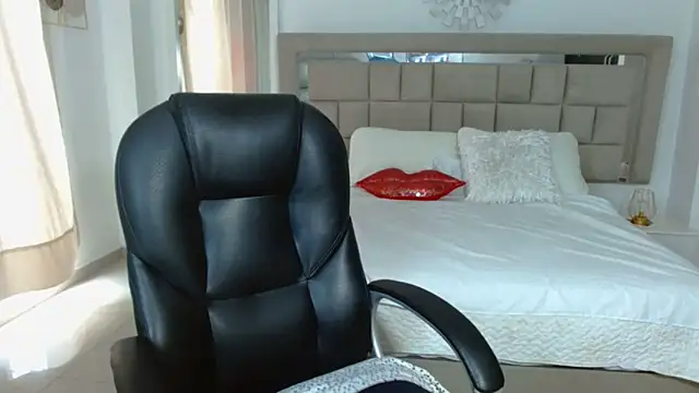 zoecruzz online show from October 30, 3:42 pm