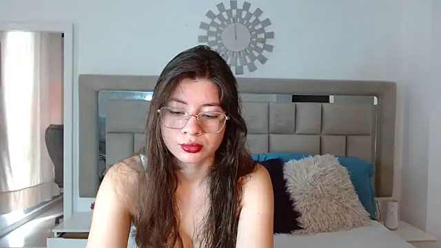zoecruzz online show from February 11, 2:13 pm
