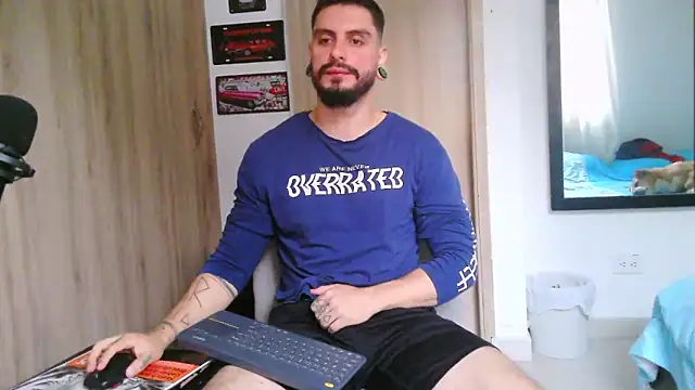 Aaron kwok28 online show from February 25, 9:58 pm