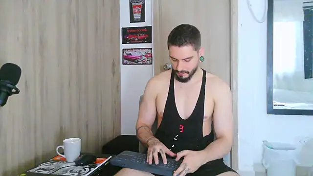 Aaron kwok28 online show from February 23, 10:10 pm