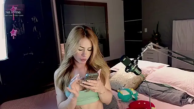 greyslopez online show from March 21, 11:08 pm