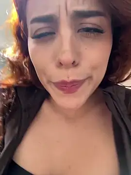 Snapshot of Katee_Jones chatting on May 6, 8:35 pm Katee Jones online show from May 6, 8:35 pm