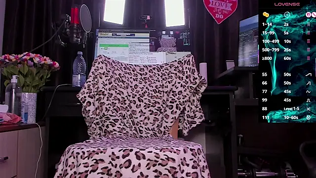 Snapshot of Raissa_sky26 chatting on October 23, 2:32 am Raissa sky26 online show from October 23, 2:32 am