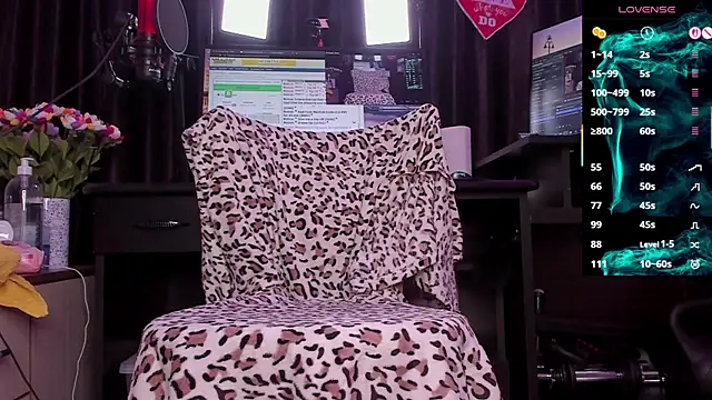 Snapshot of Raissa_sky26 chatting on November 10, 3:33 am Raissa sky26 online show from November 10, 3:33 am