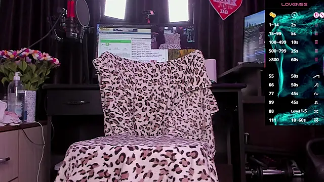 Snapshot of Raissa_sky26 chatting on November 18, 3:32 am Raissa sky26 online show from November 18, 3:32 am