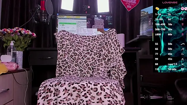 Snapshot of Raissa_sky26 chatting on November 9, 3:32 am Raissa sky26 online show from November 9, 3:32 am