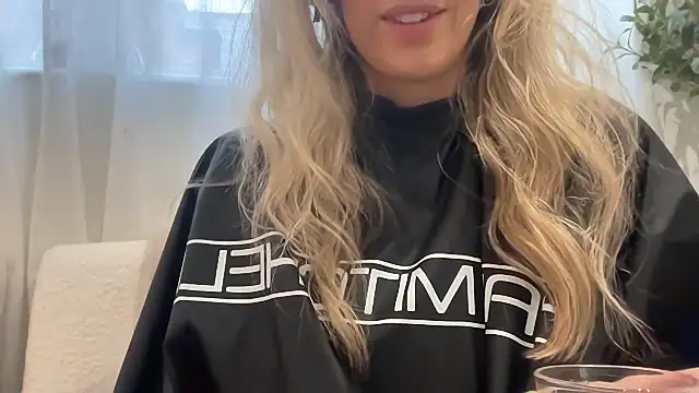 mollywilde online show from November 10, 11:04 am