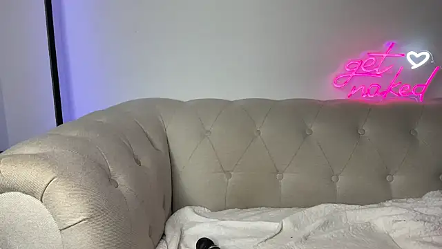 mollywilde online show from September 12, 9:47 pm