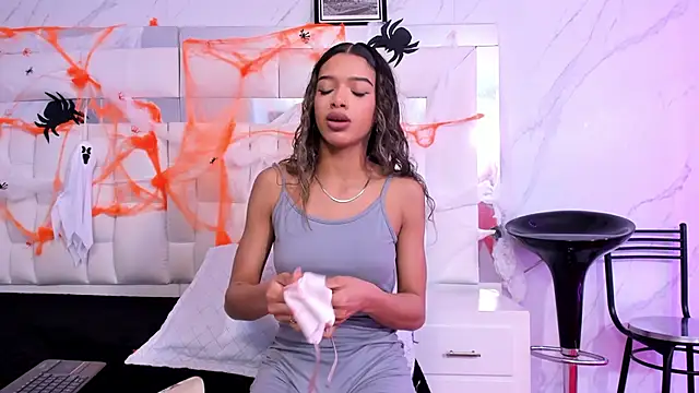 BritneyCollins online show from October 13, 2:29 pm