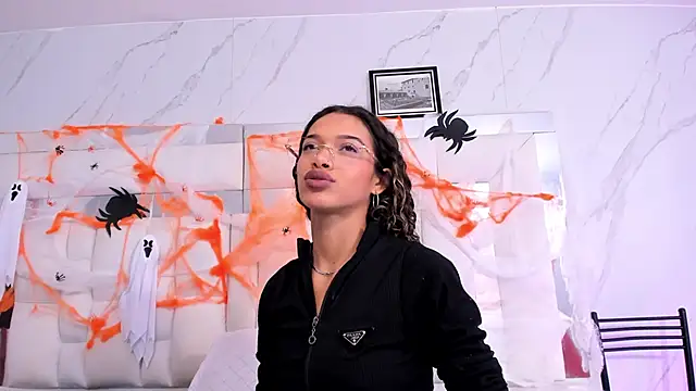 BritneyCollins online show from October 8, 11:45 am