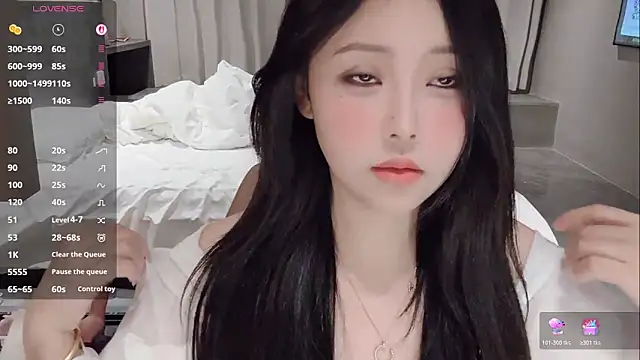 Snapshot of Fountain- chatting on November 13, 10:02 pm Fountain- online show from November 13, 10:02 pm