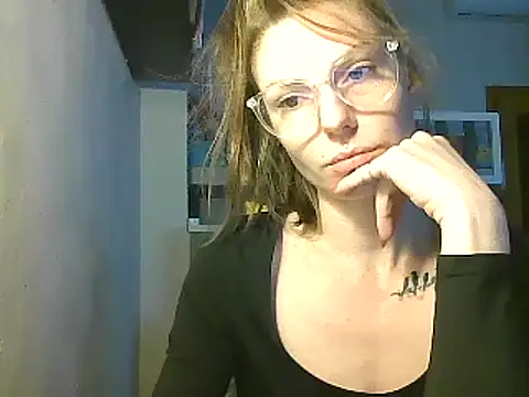 Snapshot of Feli_blue chatting on December 13, 8:41 am Feli blue online show from December 13, 8:41 am
