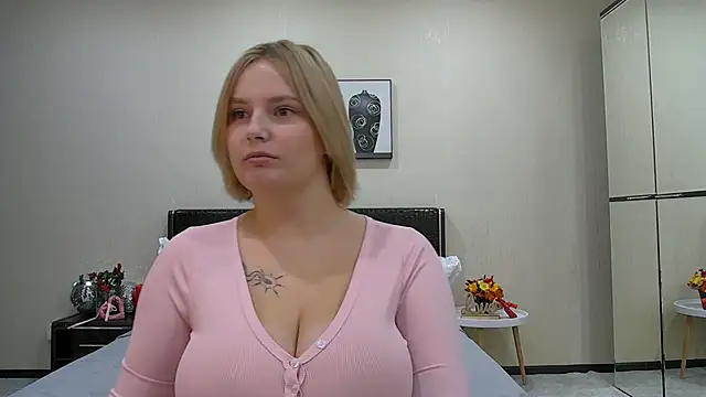 Snapshot of DianeMills chatting on November 19, 7:03 pm DianeMills online show from November 19, 7:03 pm