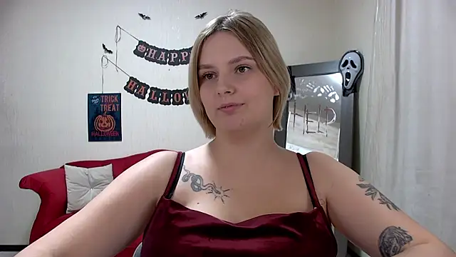 Snapshot of DianeMills chatting on October 31, 5:53 pm DianeMills online show from October 31, 5:53 pm