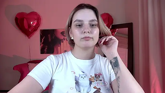 Snapshot of DianeMills chatting on February 26, 1:57 am DianeMills online show from February 26, 1:57 am