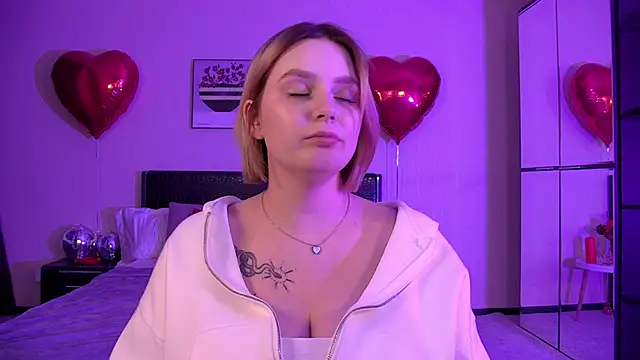 Snapshot of DianeMills chatting on February 27, 1:19 am DianeMills online show from February 27, 1:19 am
