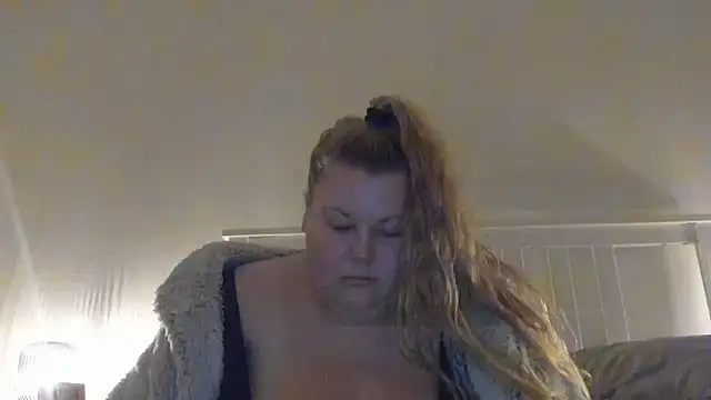 Busty-BBW-Emilie online show from January 25, 11:43 pm