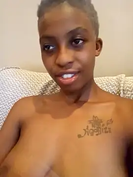 sexypetitexdoll23 online show from January 29, 3:37 pm