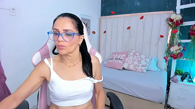 margot smith  online show from March 28, 12:39 pm