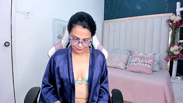 margot smith  online show from November 18, 12:30 pm