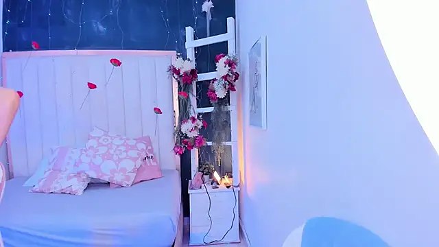 margot smith  online show from March 4, 12:35 pm