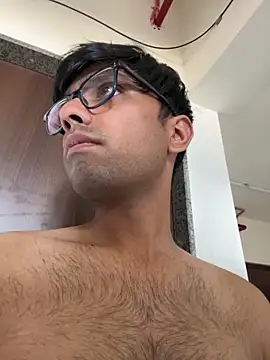 Snapshot of BoyzaraHatke chatting on March 3, 7:59 am BoyzaraHatke online show from March 3, 7:59 am