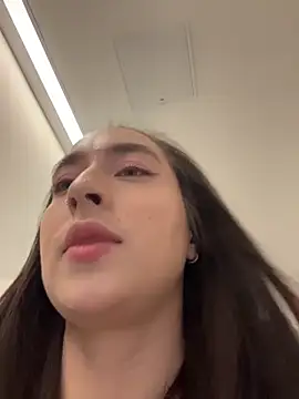 Holly Play online show from February 12, 9:09 am