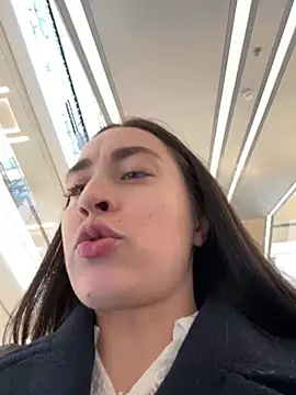 Snapshot of Holly_Play chatting on February 6, 10:36 am Holly Play online show from February 6, 10:36 am