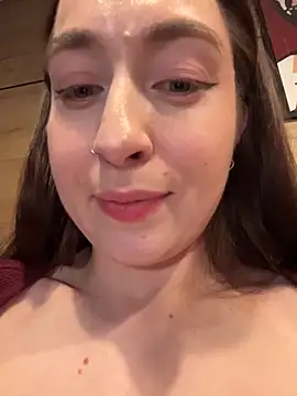 Holly Play online show from May 11, 4:04 pm