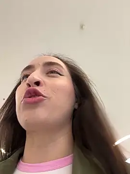 Snapshot of Holly_Play chatting on September 25, 7:14 am Holly Play online show from September 25, 7:14 am