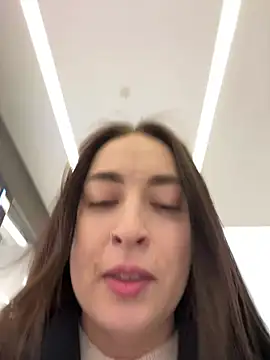 Snapshot of Holly_Play chatting on February 27, 10:33 am Holly Play online show from February 27, 10:33 am