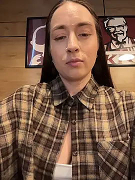 Holly Play online show from May 19, 11:06 am