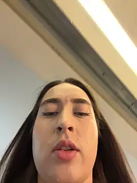 Holly Play online show from March 31, 9:00 am