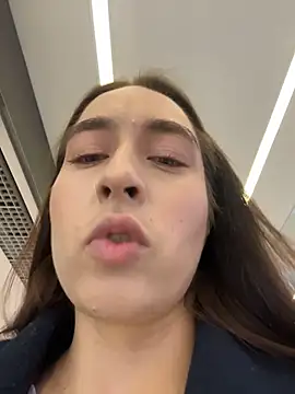 Holly Play online show from December 3, 11:09 am