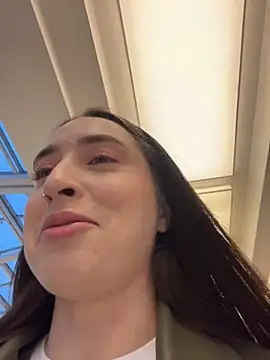 Holly Play online show from November 7, 12:10 pm