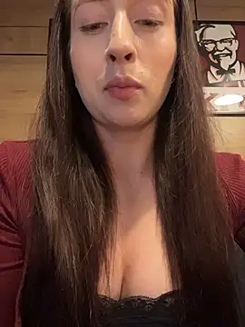 Holly Play online show from July 6, 10:00 am