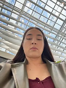 Holly Play online show from April 20, 11:35 am