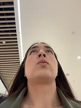 Holly Play online show from April 13, 11:58 am