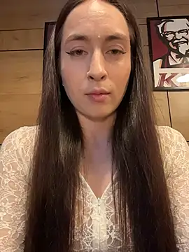 Holly Play online show from June 19, 9:04 am