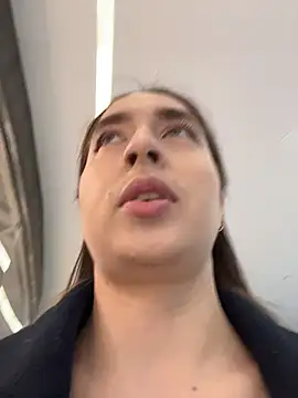 Holly Play online show from April 7, 9:00 am