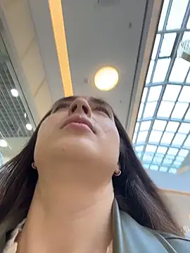 Holly Play online show from April 4, 12:01 pm