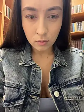 Holly Play online show from July 22, 9:55 am