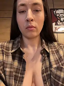 Holly Play online show from June 8, 10:05 am