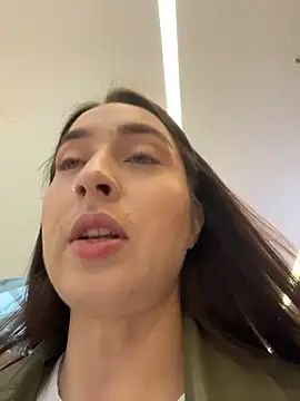 Holly Play online show from November 13, 9:24 am